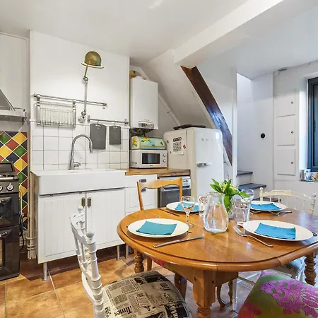 2 Bedroom Amazing In Holiday home