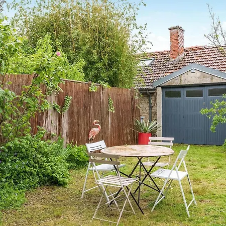 2 Bedroom Amazing In Holiday home
